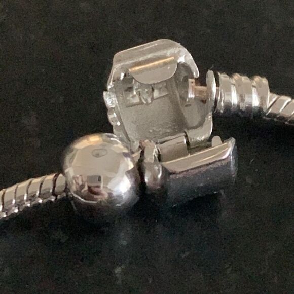 Men’s Mixed Metal Tone Charm Bracelet with Beads, Heart & Flower Charms - Picture 8 of 10